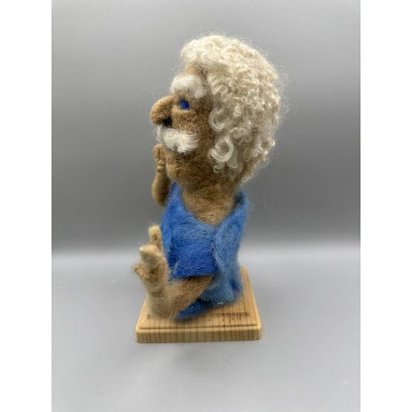 Needle-felted 100% Wool Over Wire Old Man Einstein on Wood Base Folk Art - Picture 6 of 8